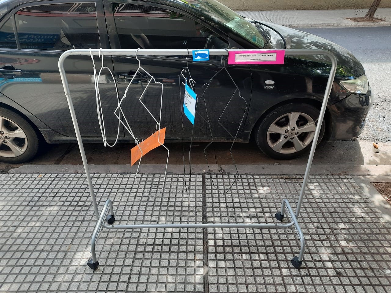 Perchero con ruedas 1.2 Mts x 1.1 Mts